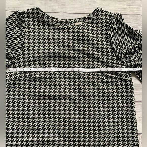 Everleigh Black and Gray Houndstooth Checkered 3/4 Balloon Sleeves Top in Size M - Picture 7 of 10